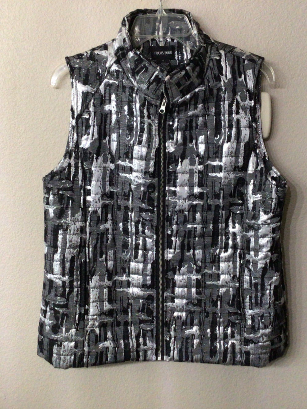 Focus 2000 metalic silver, black & gray vest. Size 10. Excellent shape